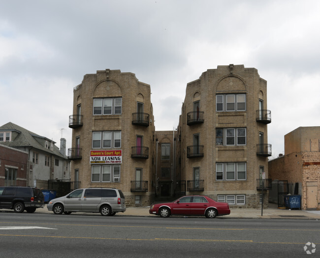 Building Photo - Queens Court Apartments