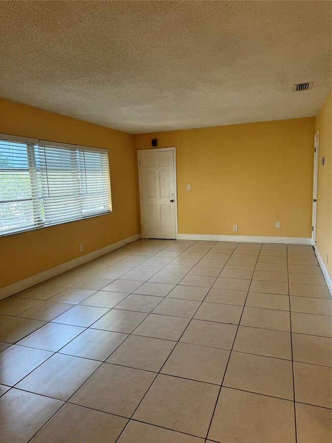 Building Photo - 3200 Coral Springs Dr
