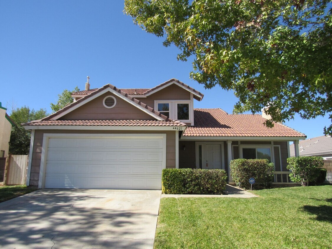 Primary Photo - West Lancaster Home in a cul-de-sac