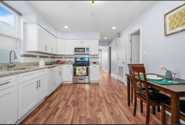 Foto del edificio - 4316 W 31st St