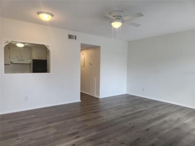 Building Photo - 2459 Columbia Dr