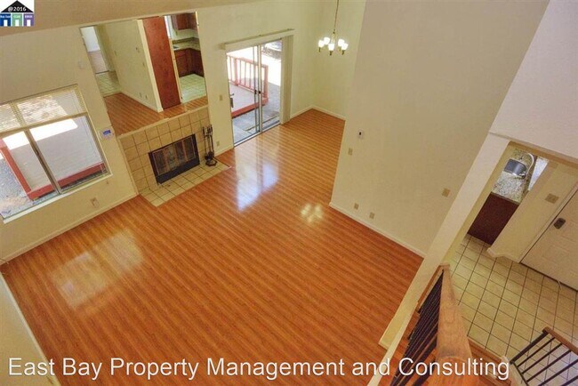 Building Photo - 3 br, 2.5 bath House - 4667 Rousillon Ave.
