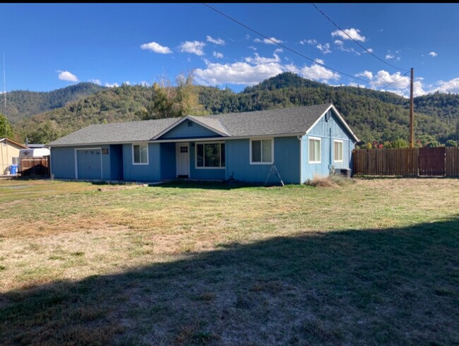 Foto del edificio - 2895 Rogue River Hwy