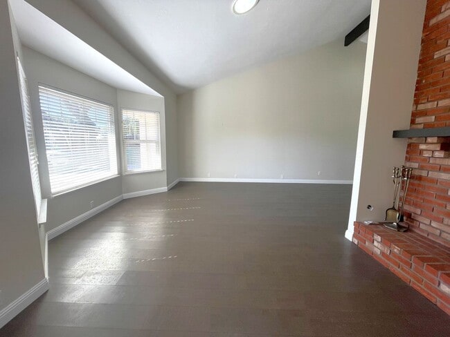 Foto del edificio - Beautiful Mesa Oaks Home