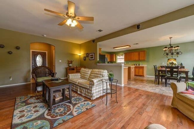 Building Photo - 910 Wild Petunia Way