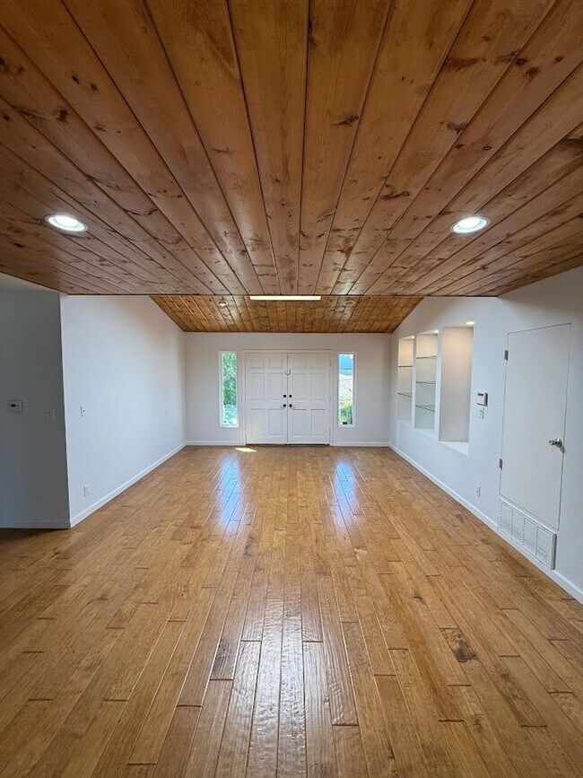 Foto del edificio - Gorgeous 3 Bedroom, 2 Bathroom, Granada Hi...