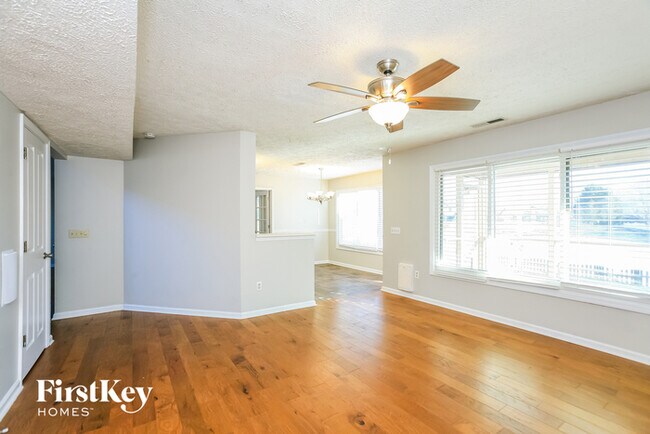 Foto del edificio - 10669 Misty Hollow Ln