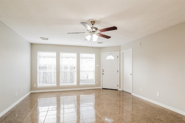 Building Photo - 3218 Red Cedar Dr