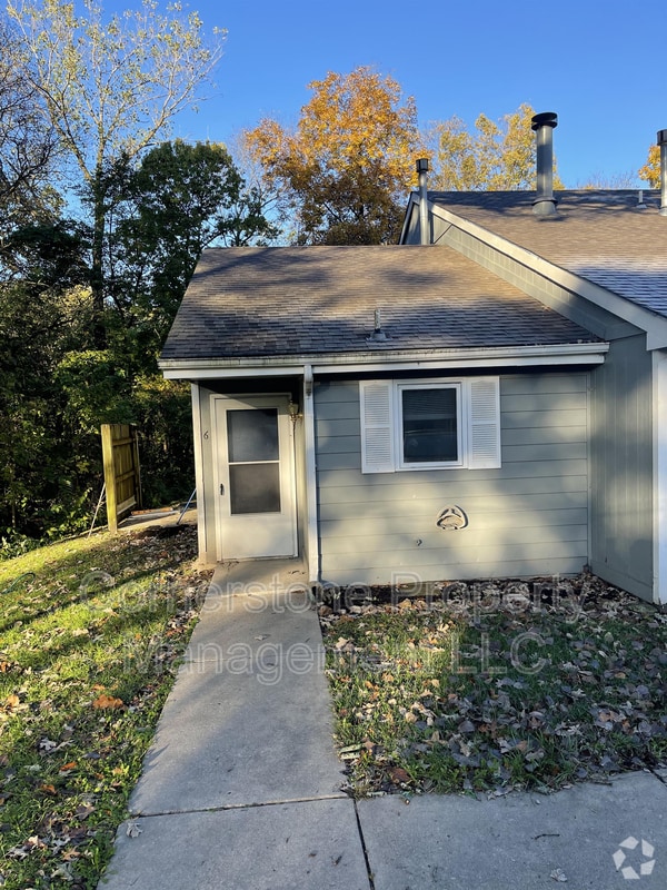 Building Photo - 817 Maple Ln