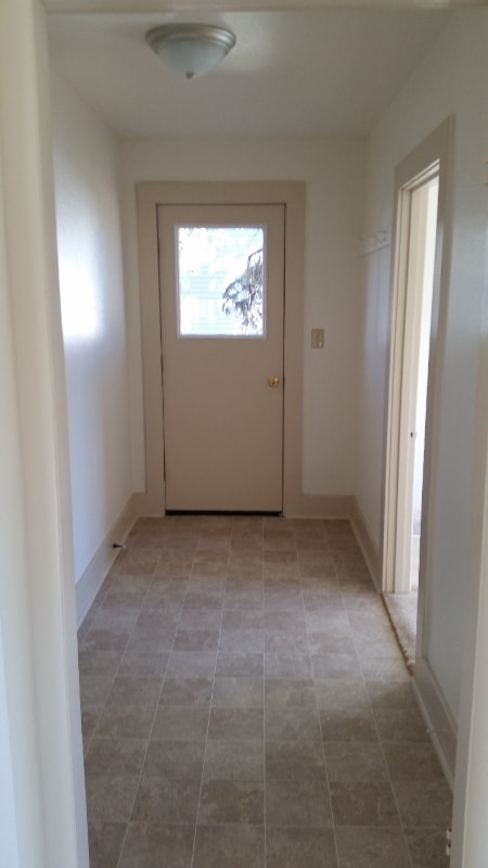 Building Photo - 423 3rd St W