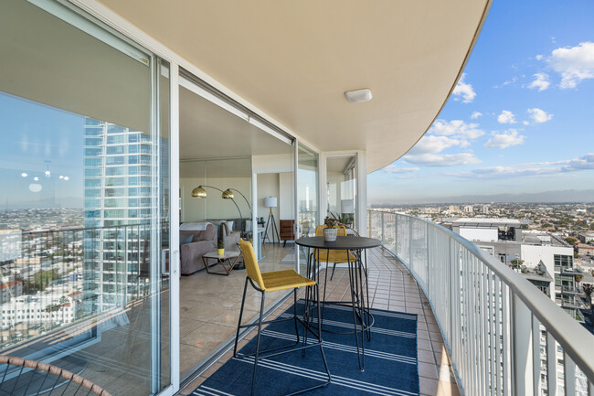 Building Photo - 700 E Ocean Blvd
