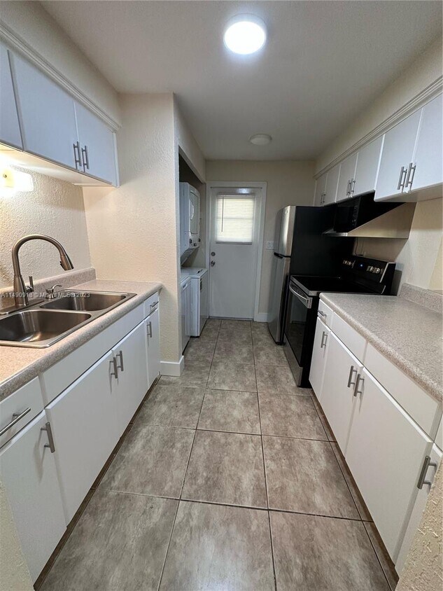 Foto del edificio - 401 SW 14th Ct