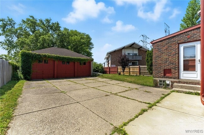 Building Photo - 841 Cleveland Dr