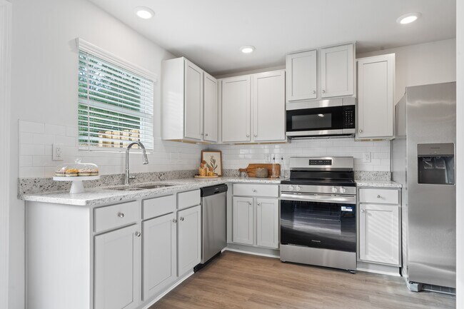 Foto del edificio - 100 Lakeview Estates Dr