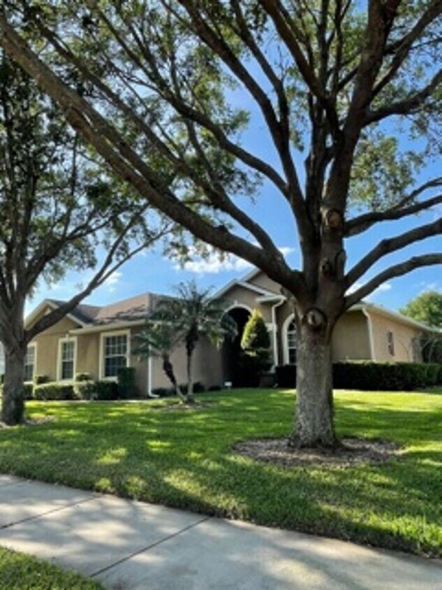 Foto principal - 805 Valleyway Dr