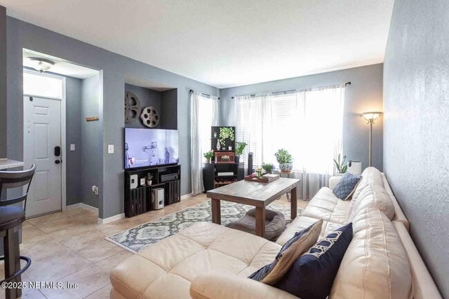 Building Photo - 13700 Richmond Park Dr N