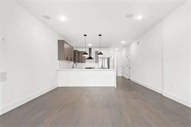 Photo - 201 Lincoln St House