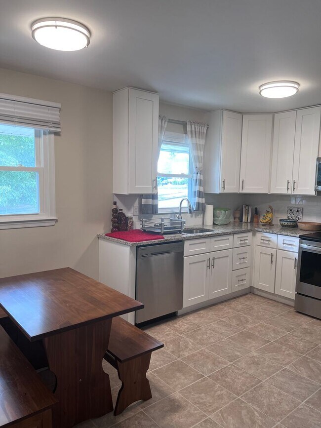 Foto del edificio - Charming 3Bed/3Bath SFH in Nottingham