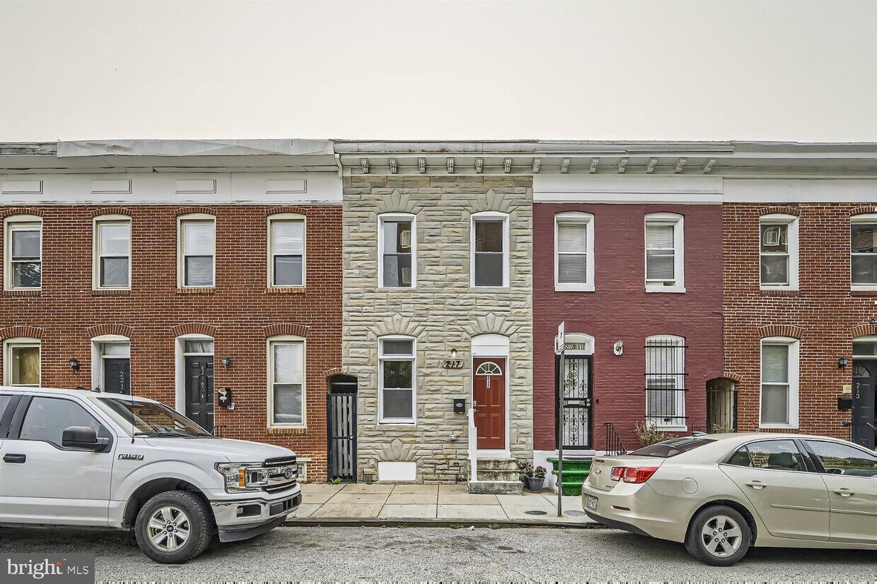Primary Photo - 217 N Castle St