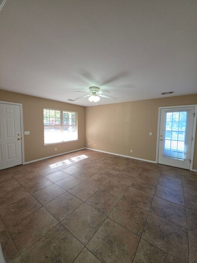 Foto del edificio - 401 E 11th St