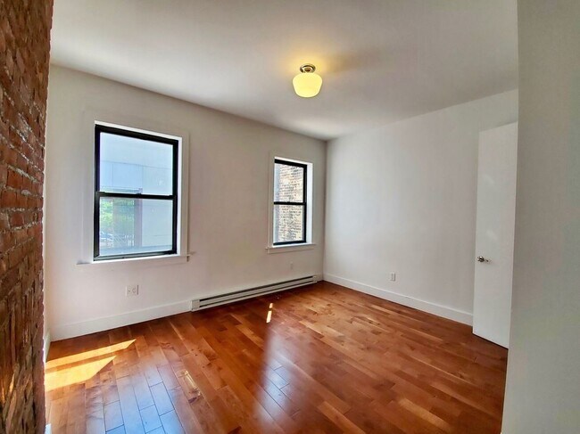 Building Photo - 512 E 117th St
