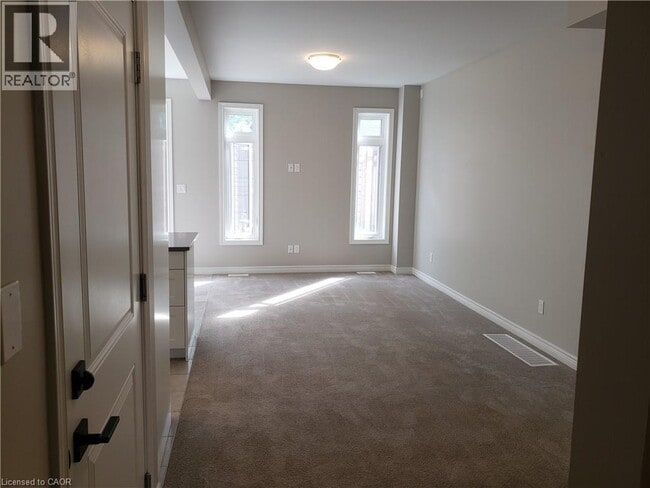 Building Photo - 6 Lindsay Wy