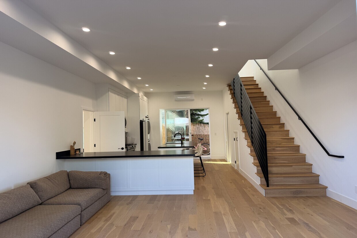 Photo - 3989 Beethoven St (Los Angeles, CA)