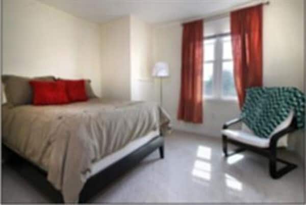 Building Photo - 4048 Washington St