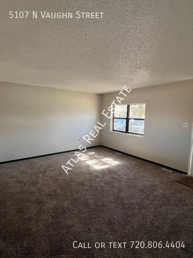 Building Photo - Beautifully updated 5 Bedroom 3 Bath in De...