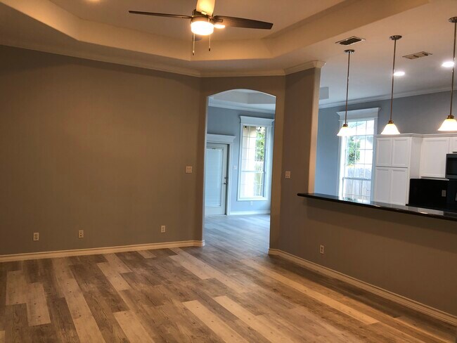 Open Plan living, kitchen and dining - 708 S Excalibur St