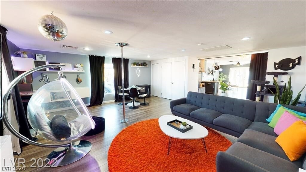 Foto del edificio - 5817 Rae Dr