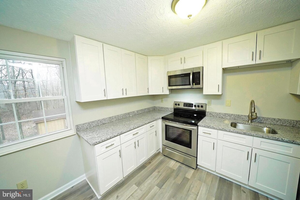 4611 Norris Ct, Chantilly, VA 20151 House Rental in Chantilly, VA