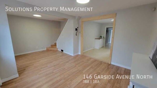 Photo du bâtiment - **Charming 1.5 storey, 3 bedroom home**