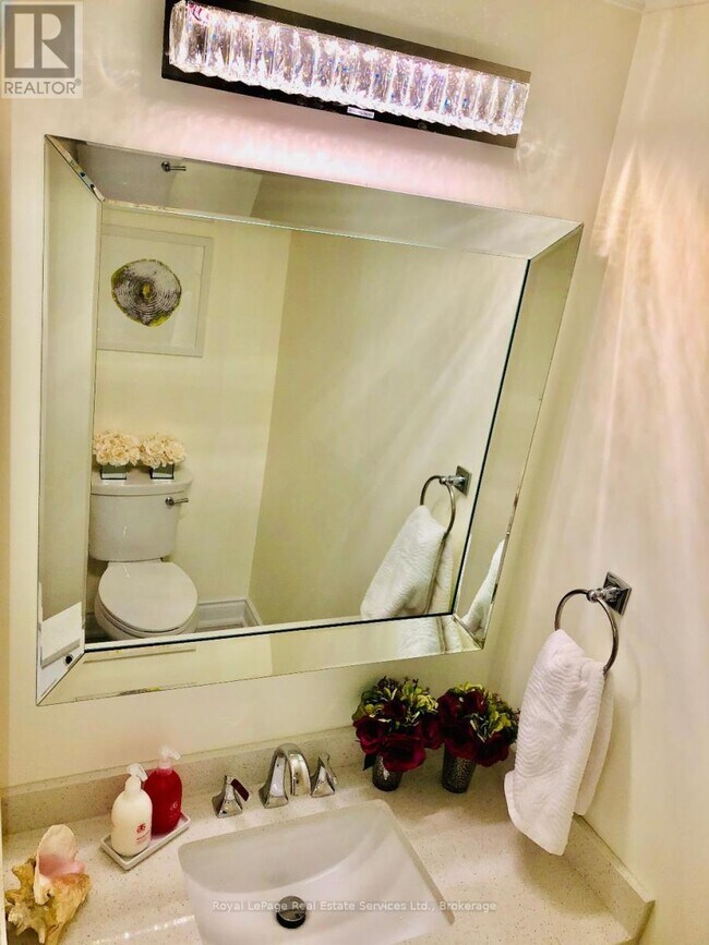 Photo du bâtiment - 2185 Marine Dr