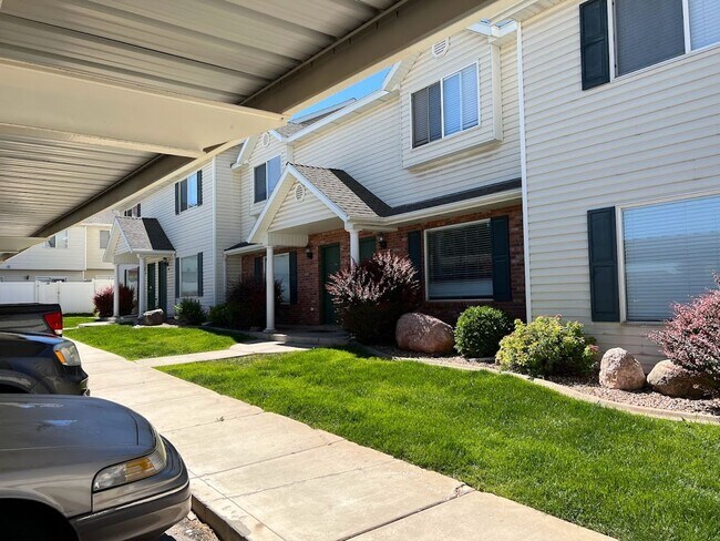 Foto del edificio - Newly Remodeled Throughout!