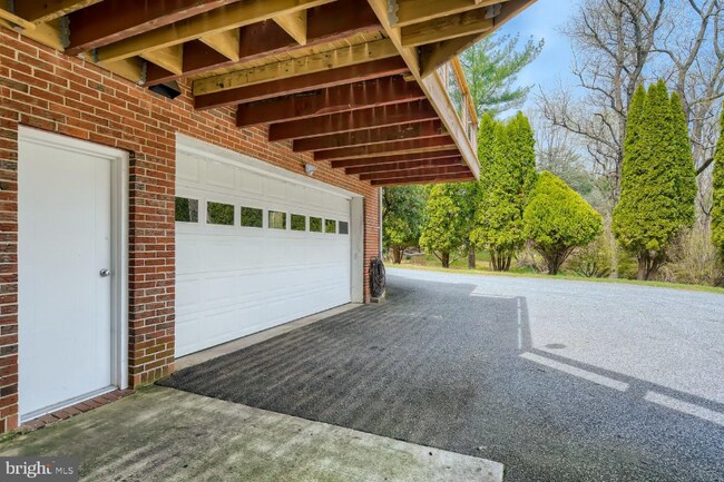 Building Photo - 4312 Northcliff Rd