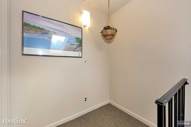 Building Photo - 1 br, 1 bath Condo - 50 Rock Rd Apt B10