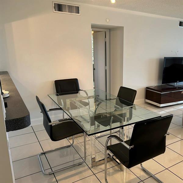 Building Photo - 2661 S Course Dr