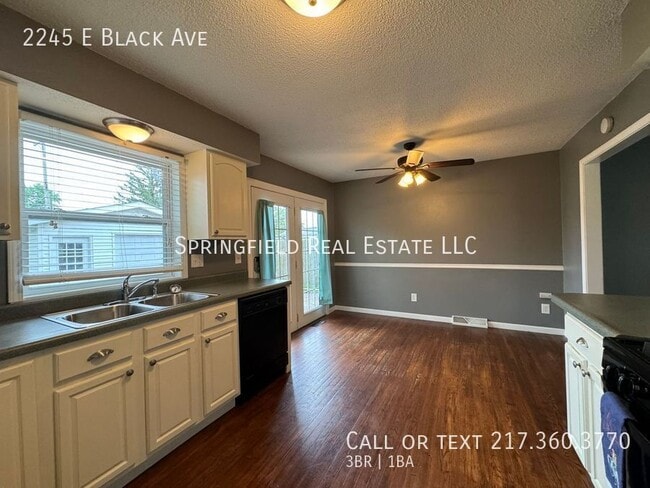 Building Photo - 2245 E Black Ave