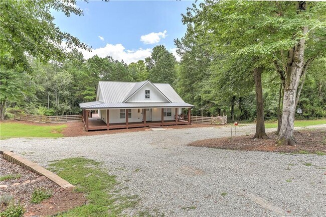 Building Photo - 623 Sweetwater Creek Dr