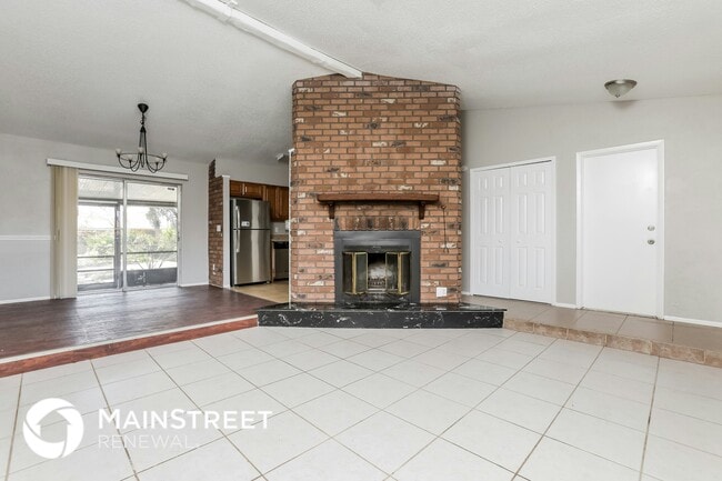 Building Photo - 1381 Puritan St
