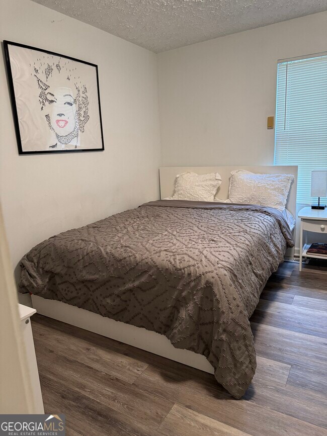 Foto del edificio - 1014 Curran St NW