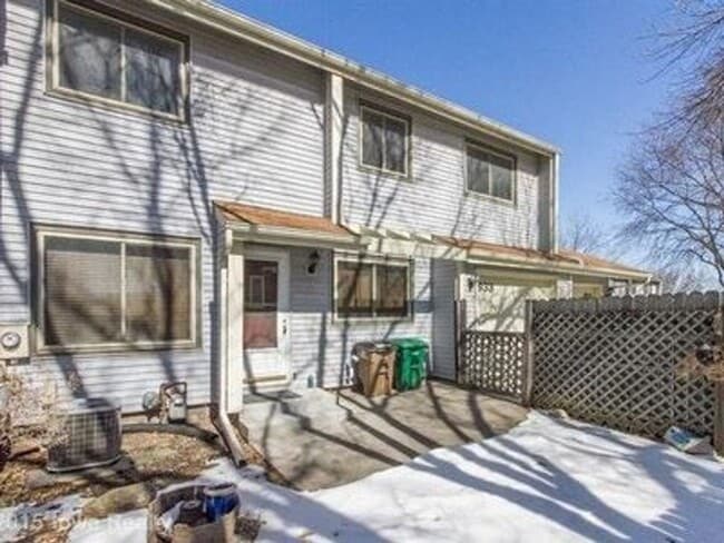 Building Photo - 3 bedroom 2 bath