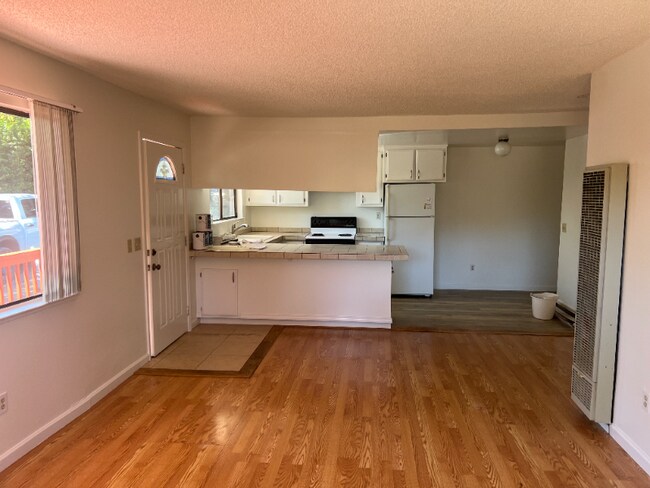Foto del edificio - 345 Sky Oaks Dr