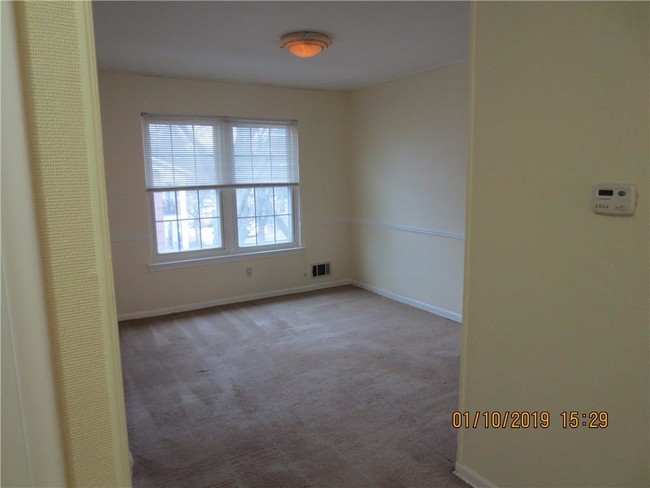 Building Photo - 27718 Echo Valley W