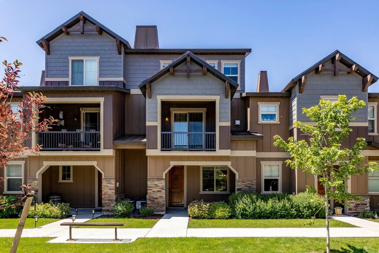 Primary Photo - Charming Parks Edge Town Home
