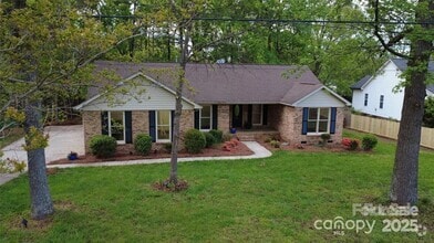 Building Photo - 413 Parallel Dr