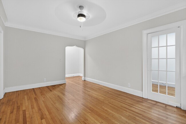 Building Photo - 137 Englewood Ave