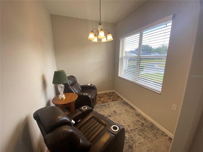 Building Photo - 5141 Aurora Dr