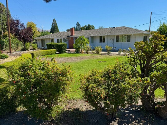 Foto del edificio - $4390 -- BEAUTIFUL 3BED HOME IN MISSION VA...